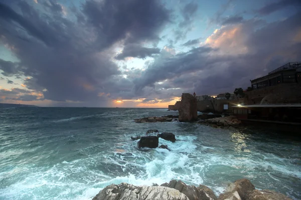 Κλασικό Ισραήλ - δύση του ηλίου στη Μεσόγειο, στην πόλη της ΑΚΡ στη — Φωτογραφία Αρχείου