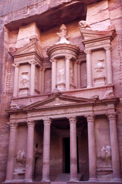 Petra - Nabataeans başkenti (Al Khazn manastırda heybetli