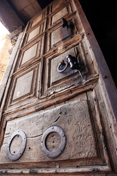 Classic Israel - Ancient door of the church of the Holy Sepulche — Stock Photo, Image