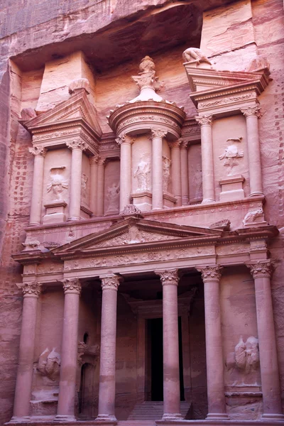 Imposing Monastery in Petra - Nabataeans capital city ( Al Khazn — Stock Photo, Image