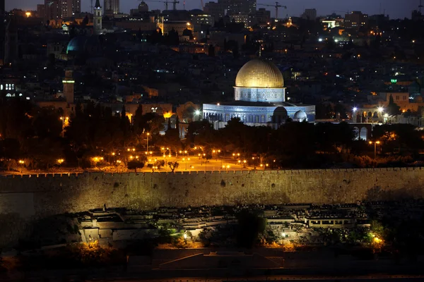 Classic Israel - Night view of Temple Mount with Dome of the Ro — Stock Photo, Image