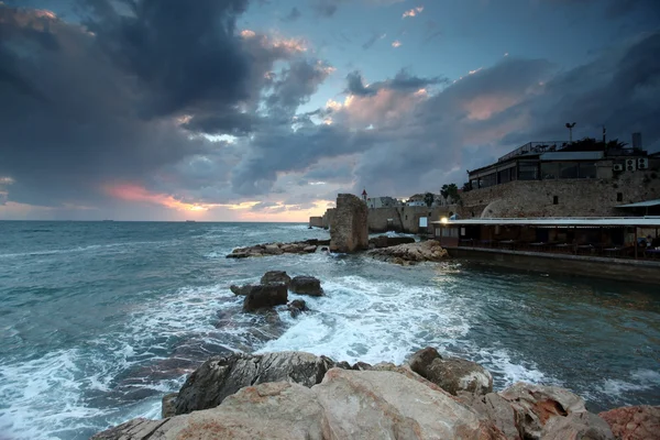 Κλασικό Ισραήλ - δύση του ηλίου στη Μεσόγειο, στην πόλη της ΑΚΡ στη — Φωτογραφία Αρχείου