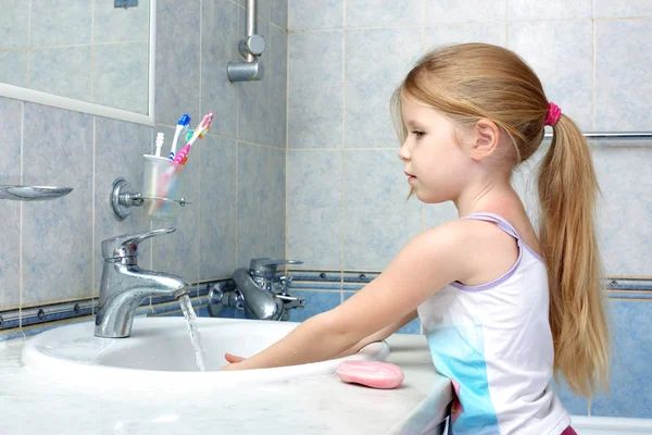Little Girl Washing Bathroom — Stock Photo, Image