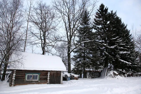 Kuzey Avrupa Karla Kaplı Kış Evi — Stok fotoğraf