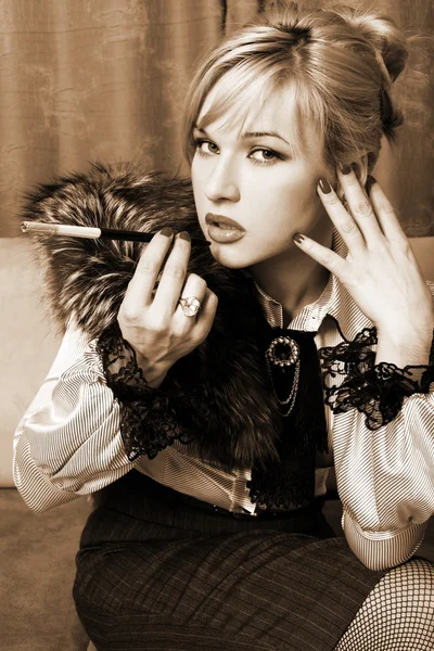 Girl in retro style oufit with fur and cigarette — Stock Photo, Image