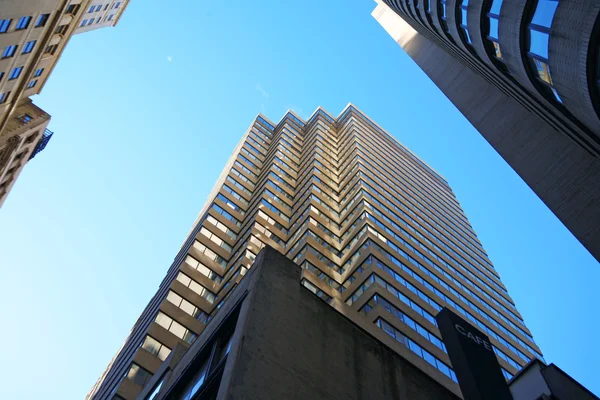 ニューヨーク マンハッタン ブロードウェイのセントの高層ビルでの反射 — ストック写真