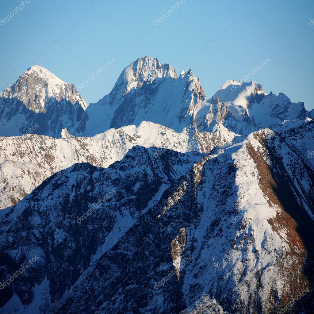 Снежные Горы, Эльбрус, Азайский Район Стоковое Фото ©konstantin32.