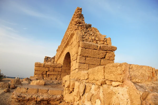 İsrail, ceasarea t sahilinde içinde eski antik Roma su kemeri — Stok fotoğraf