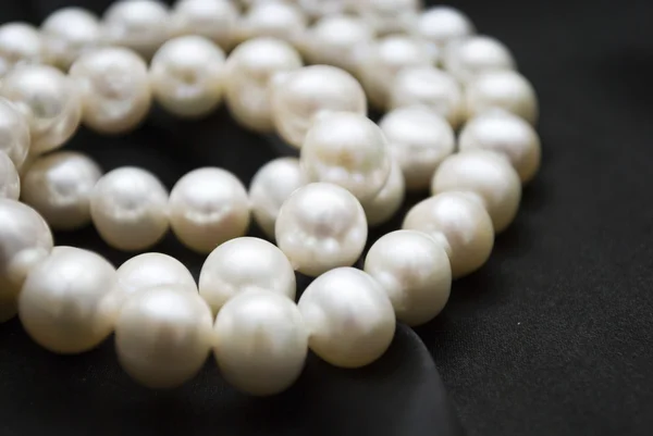 Weiße Perlen — Stockfoto