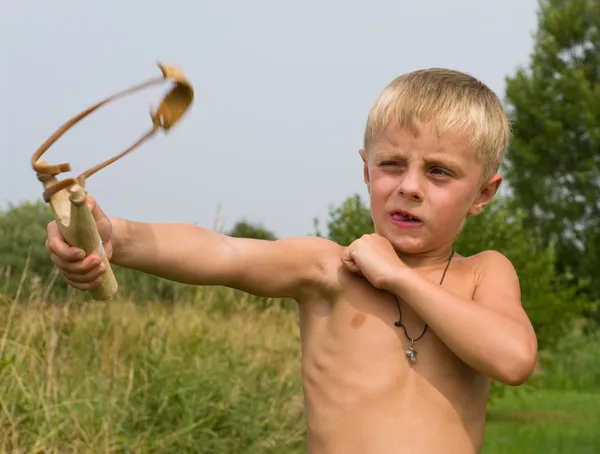 Boy with a slingshot. — Stock Photo, Image