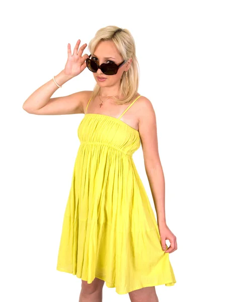 Kobieta w żółtej sukience. — Zdjęcie stockowe