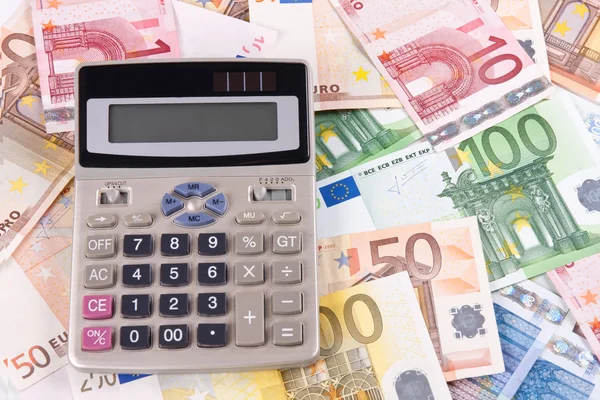 Notas de euro e calculadora 2 — Fotografia de Stock