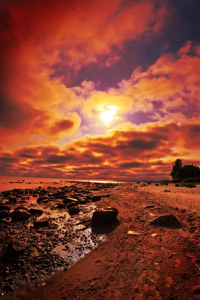 Pôr do sol em uma praia — Fotografia de Stock