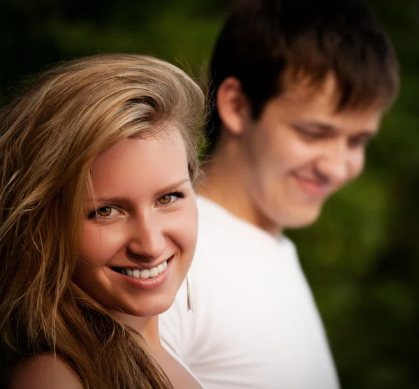 Pasangan yang indah tersenyum — Stok Foto