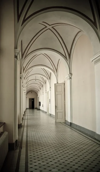 Folyosó-régi épület — Stock Fotó