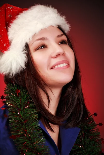 Flicka Santa Hatt Porträtt Röd Bakgrund — Stockfoto