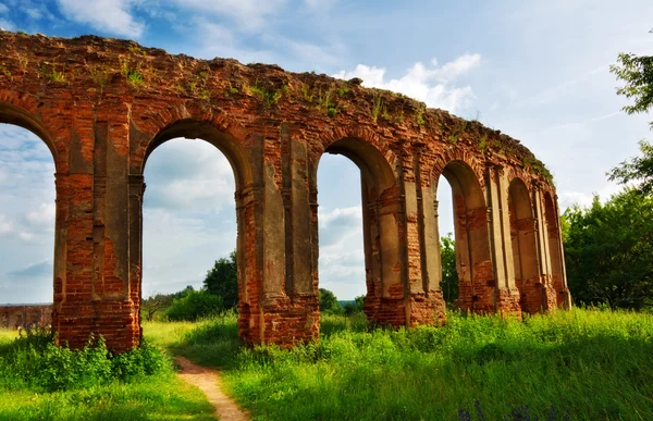 Ruinen Des Alten Palastes Unter Bewölktem Himmel — Stockfoto