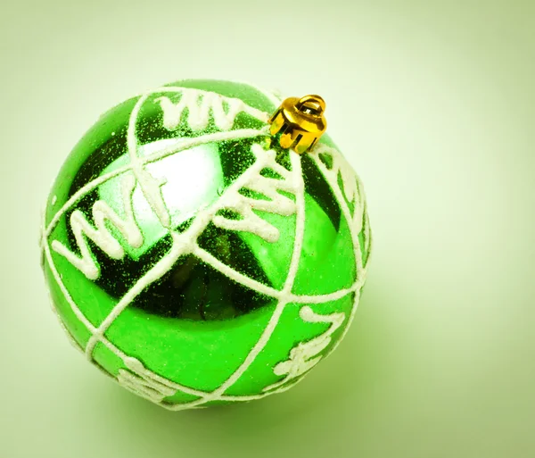 Bola Decoração Verde Fundo Verde — Fotografia de Stock