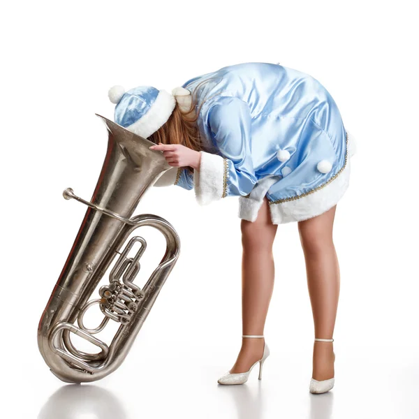 Santa chica pegado la cabeza en gran trompeta — Foto de Stock