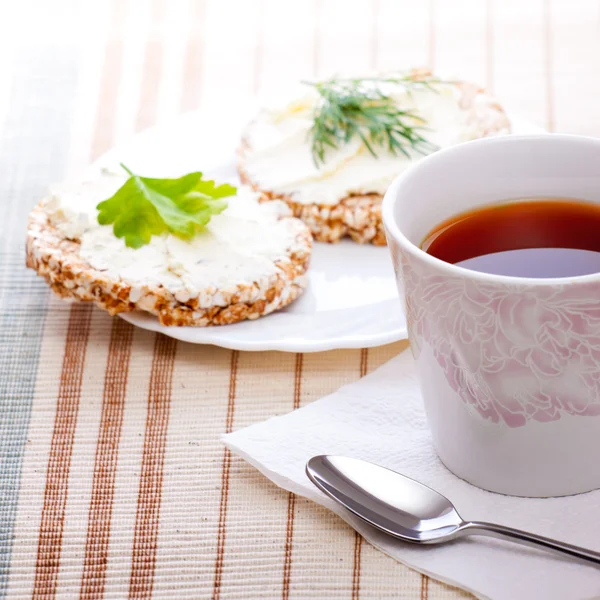 Диетический Завтрак Чаем Зерновым Хлебом — стоковое фото