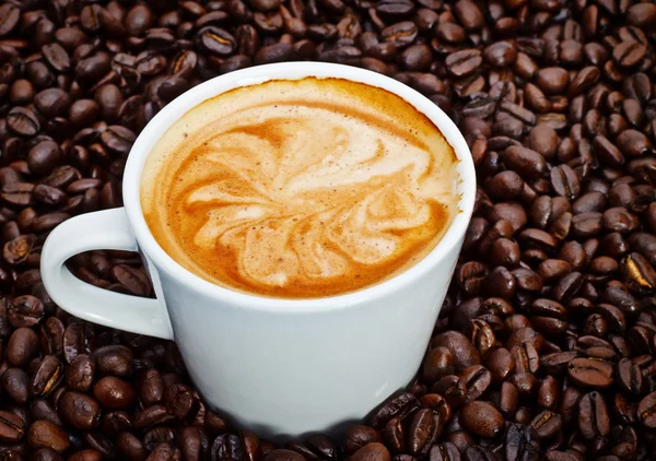 Espresso cup v kávová zrna — Stock fotografie