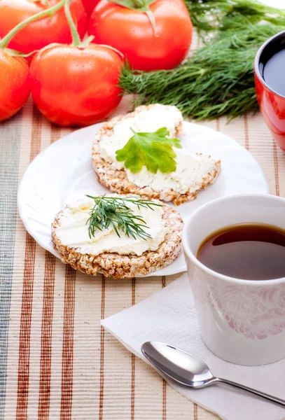 Diät Frühstück Mit Tee Und Maisbrot — Stockfoto