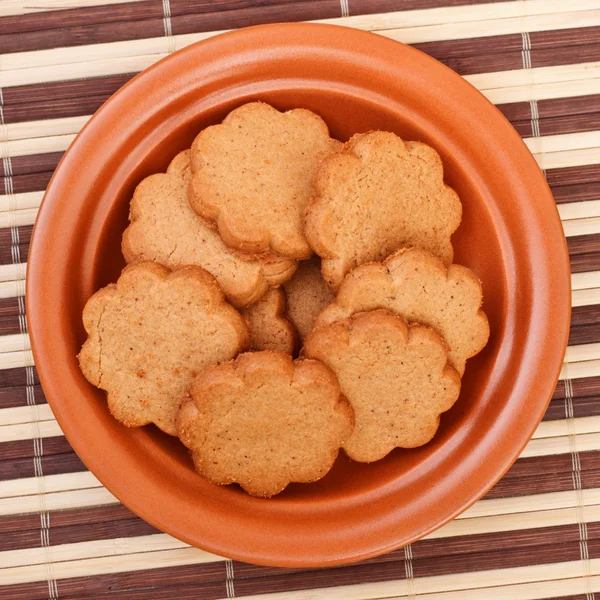 stock image Dish of cinnamon cookies on bamboo napkin