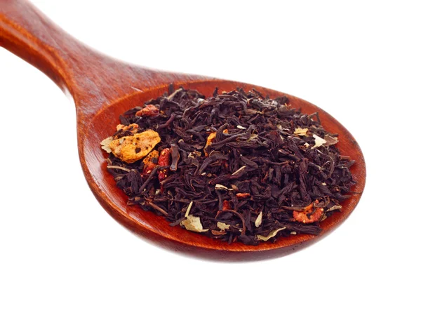 Деревянная ложка с чаем — стоковое фото