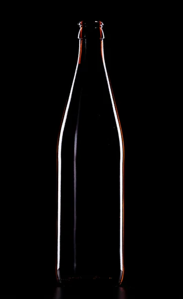 Öl flaska på svart — Stockfoto