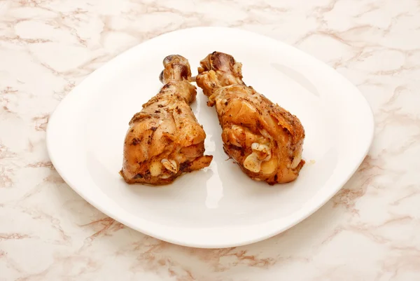 Dwie nogi kurczaka smażone — Zdjęcie stockowe