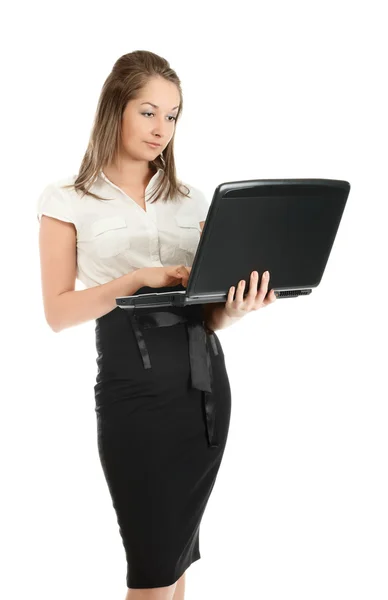 Dizüstü bilgisayarı olan genç bir iş kadını — Stok fotoğraf