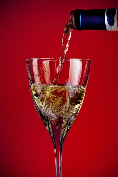 Vino Versare il bicchiere — Foto Stock