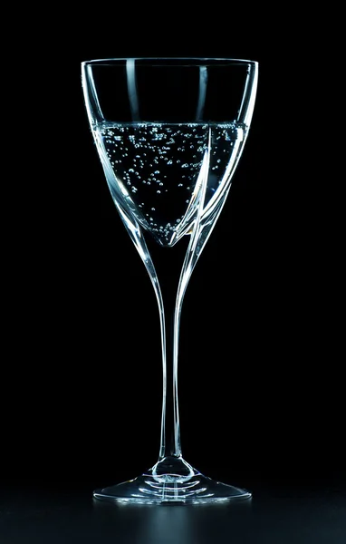 Склянка мінеральної води — стокове фото