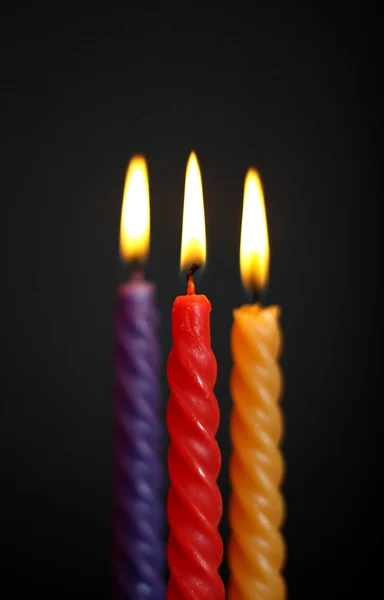 Tre candele sul nero — Foto Stock