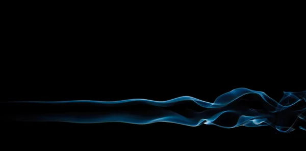 Fumaça azul em preto — Fotografia de Stock