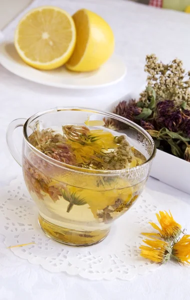 Травяной Лечебный Чай Лимоном Вертикальный Крупным Планом — стоковое фото