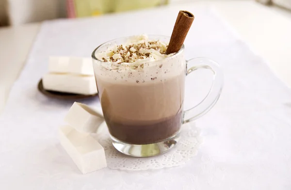 Warme chocolademelk met marshmallow Stockfoto