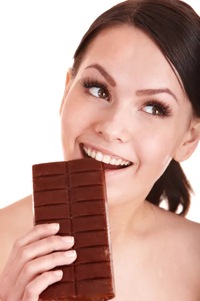 Menina bonita mordida chocolate bar . — Fotografia de Stock