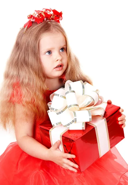 Ajándék doboz, piros ruhás lány gyermek. — Stock Fotó