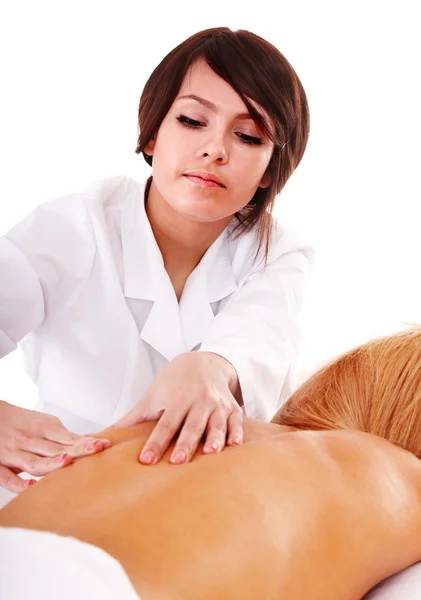 Ung kvinna får massage tillbaka. — Stockfoto