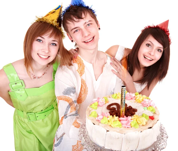 Groupe de jeunes heureux tenant gâteau . — Photo