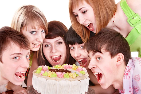 Pasta ile mutlu genç grup. — Stok fotoğraf