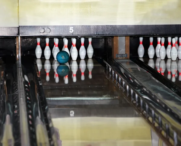 Gruppo di birilli bowling . — Foto Stock