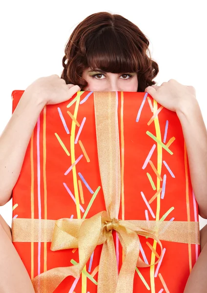 Meisje met grote rode van doos van de gift. — Stockfoto