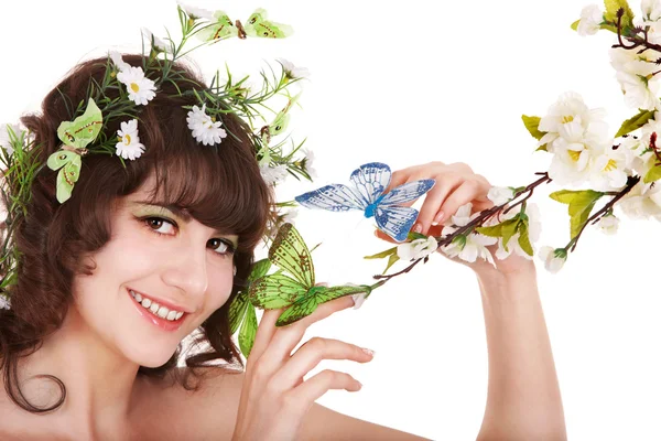 Mooie jonge vrouw met bloem en vlinder. — Stockfoto