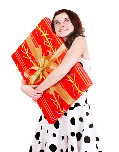 Ragazza con grande scatola regalo rossa . — Foto Stock