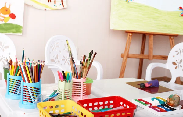Красочный карандаш в художественном классе . — стоковое фото