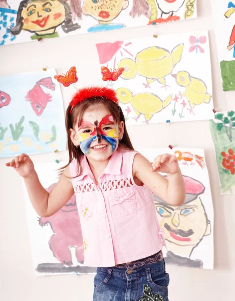Child with paint of face in play room. — Stock Photo, Image
