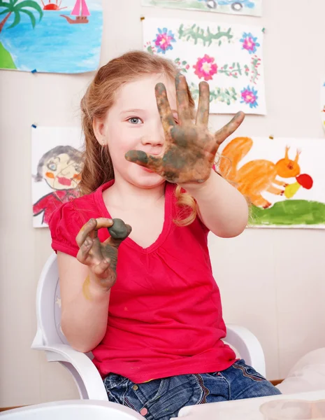 Child playing with clay in play room. — Stock Photo, Image