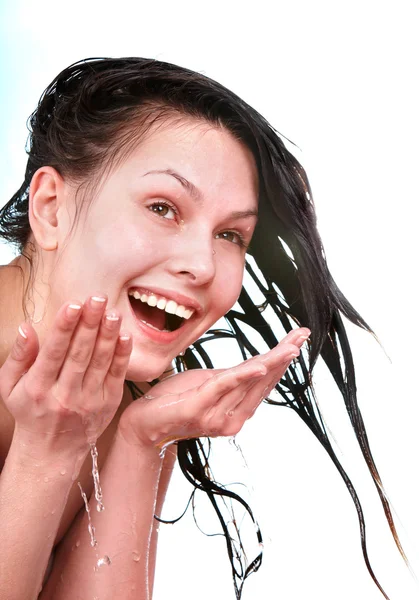 Schöne Mädchen mit Nehmen Dusche. — Stockfoto